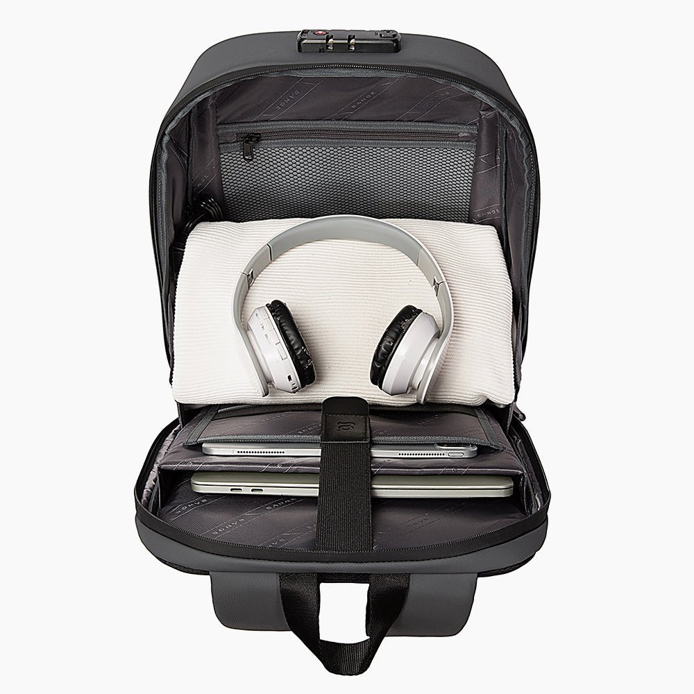 Smart Backpack for 17.3" Laptop with USB Port – Bange Vanguard 