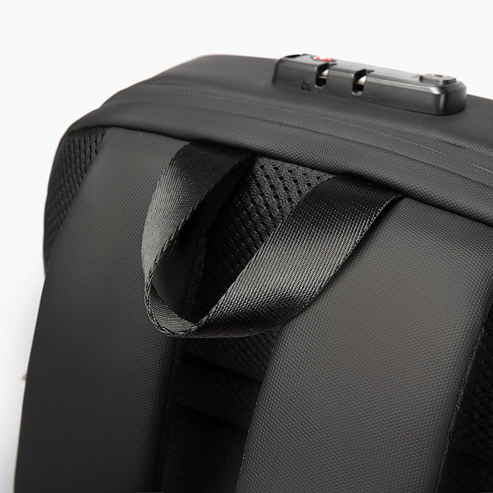 Smart Backpack for 17.3" Laptop with USB Port – Bange Vanguard 