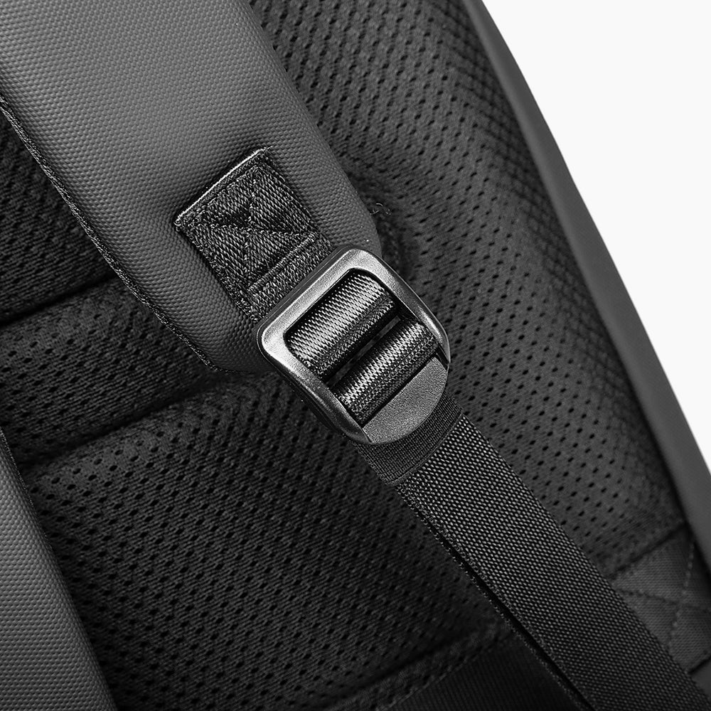 Smart Backpack for 17.3" Laptop with USB Port – Bange Vanguard 