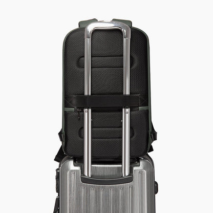 Smart Backpack for 17.3" Laptop with USB Port – Bange Vanguard 