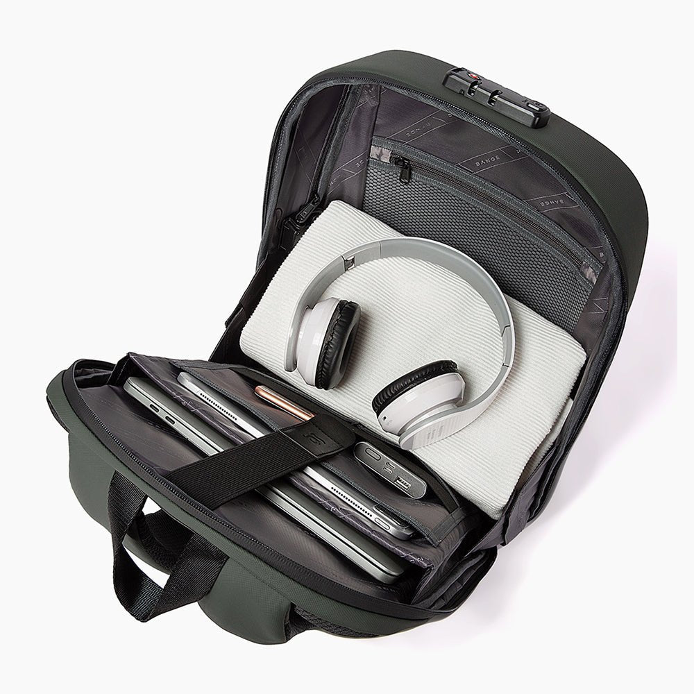 Smart Backpack for 17.3" Laptop with USB Port – Bange Vanguard 